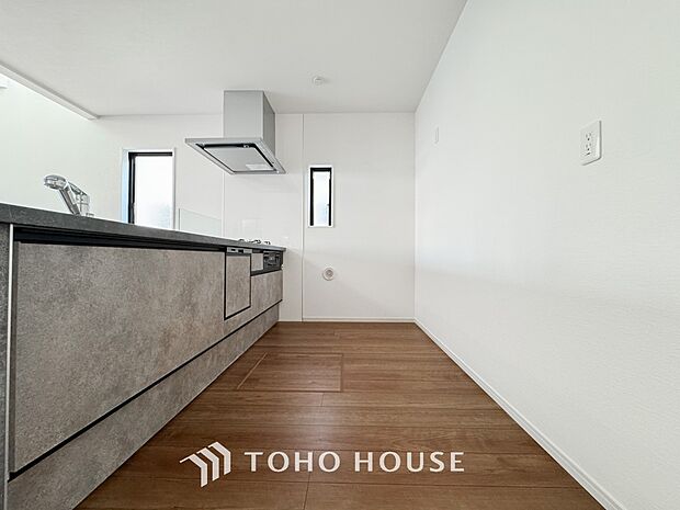 お料理の上手な方が独壇場でお料理の腕を披露するスタイルに向いているキッチンです。