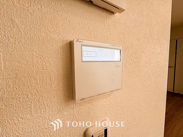 通気性や快適性を重視したリビングには、空気を汚さずに室内を快適な温度に保つ床暖房を完備しております。