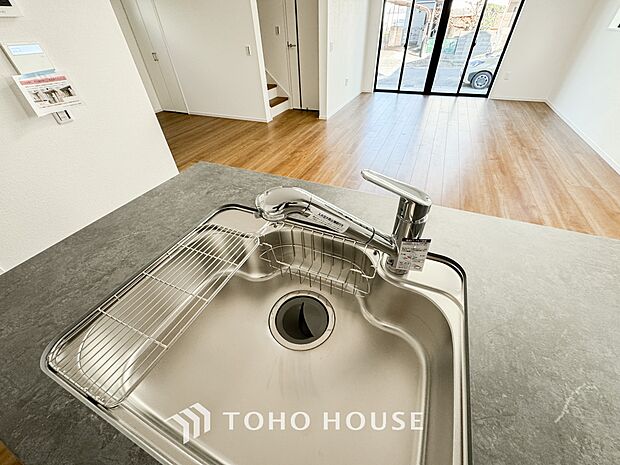 浄水器ボタンひとつで浄水と原水に切り替えられる浄水器一体型水洗を使用。