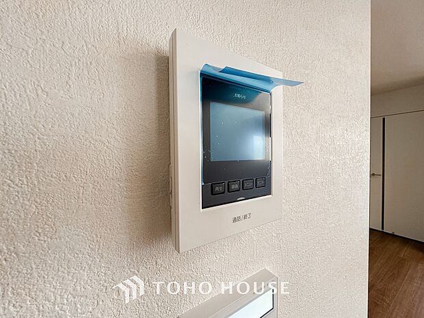 「見える安心」をカタチにしました。誰が来てもわかる様にモニター付きインターホンを設置。家事導線を考慮した個所に設置し、防犯性と利便性に優れ快適と安らぎを合わせた優しい設計。