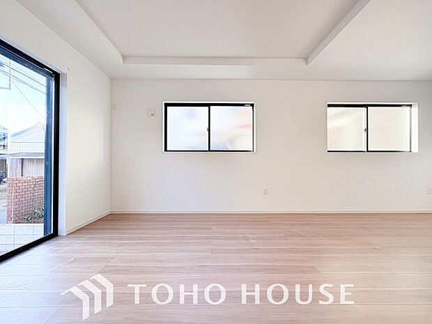 リビングも広く設け、訪れる人々を暖かく迎えてくれます。