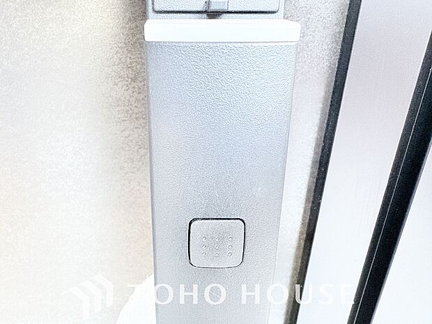 防犯性が高いカードキーはセンサーに近づけるだけで施錠・開錠ができるという利便性も持ち合わせています。