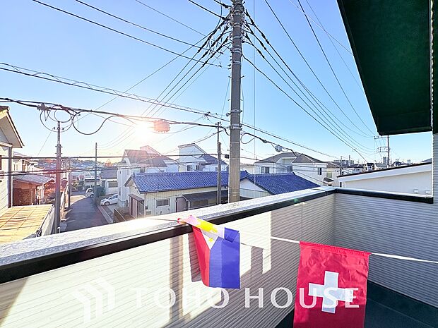 その豊かな眺望にふさわしい空間には、通風・採光にも優れ、心地よい光と風があふれています。