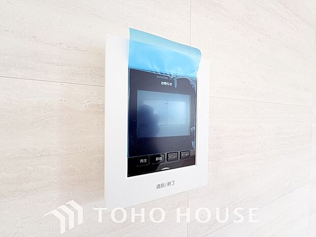 「見える安心」をカタチにしました。誰が来てもわかる様にモニター付きインターホンを設置。家事導線を考慮した個所に設置し、防犯性と利便性に優れ快適と安らぎを合わせた優しい設計。