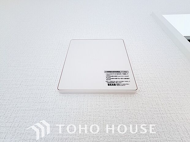 従来の自然換気とは異なり、強制的に室内の空気の入れ替えを自動的に行う事を可能とした「換気設備」のこと。