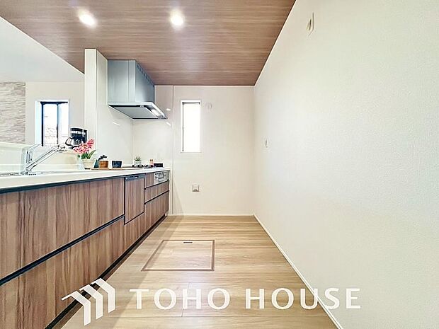 広々キッチンを採用。みんなで作った料理を召し上がりながらの会話は、どのような物になるのでしょうか。