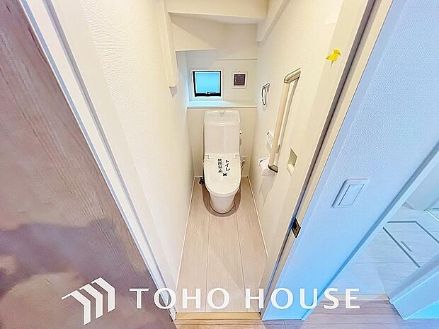 清潔な空間であって頂けますように、目に留まるだけではなく、汚れをふき取り易いフロアと壁紙をチョイス。