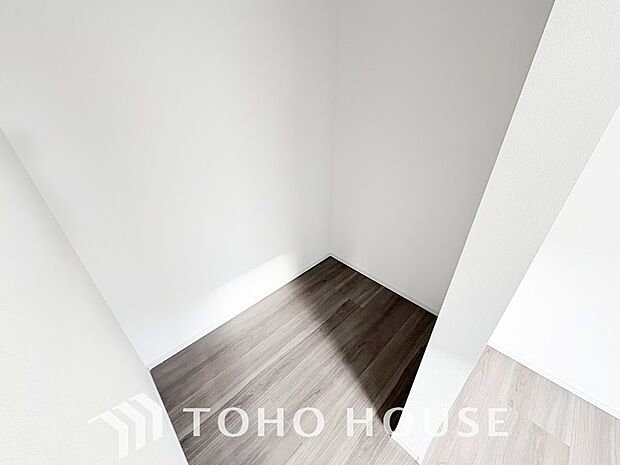 たっぷりと荷物が入るよう、ウォークインクローゼットを完備いたしました。