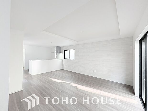 光と風があふれる開放的なリビングダイニングには自然と家族みんなが集まってきます。