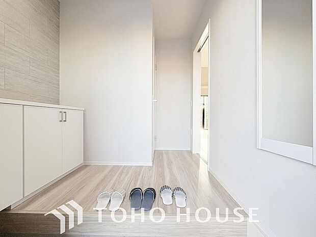 毎日みんなを見送り、そして迎え入れる場所だから。帰りたくなる家をテーマに設計した、自慢の玄関です。