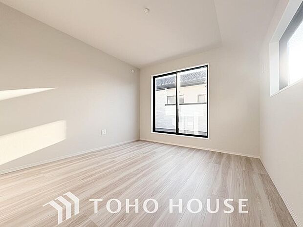 家具の配置のし易い室内です。趣味の部屋としても充分な広さを確保しております。