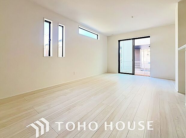 リビングも広く設け、訪れる人々を暖かく迎えてくれます。