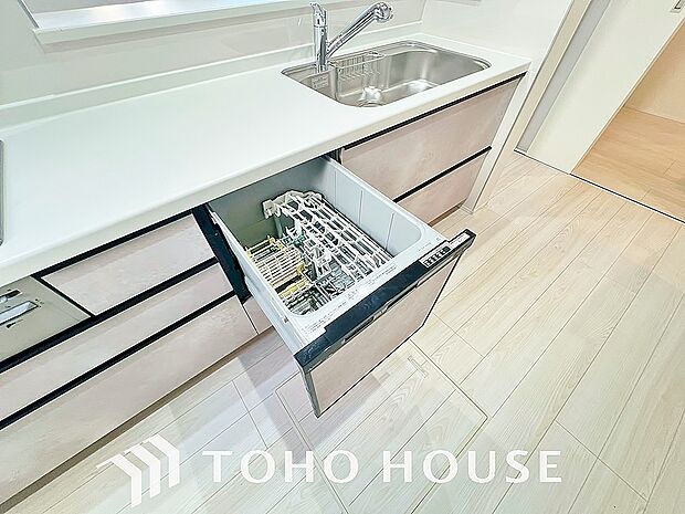 高温水や高圧水流を使う事で効率よく食器洗浄できます。殺菌効果も高いので哺乳瓶等を洗う際にも便利です。