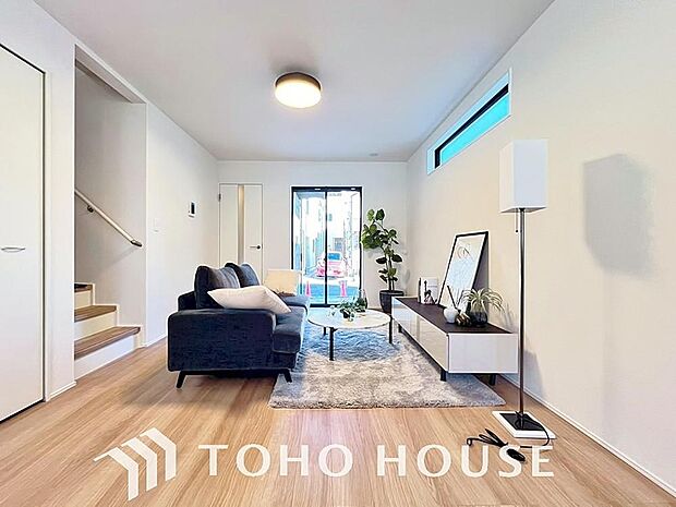 リビングも広く設け、訪れる人々を暖かく迎えてくれます。