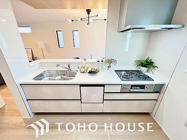 ご家族みんなで調理ができる位のスペースを実現したキッチン空間となっております。