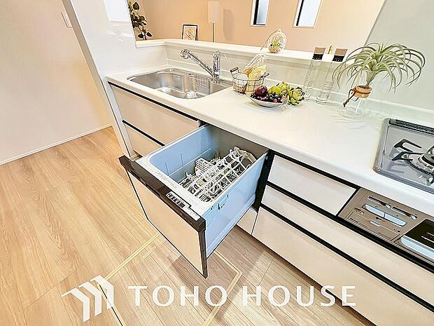 高温水や高圧水流を使う事で効率よく食器洗浄できます。殺菌効果も高いので哺乳瓶等を洗う際にも便利です。