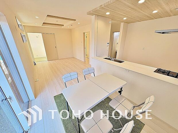 造りこんだ空間演出の妙が生み出す光と質のハーモニーはこの住宅のクオリティの良さを実感させてくれます。