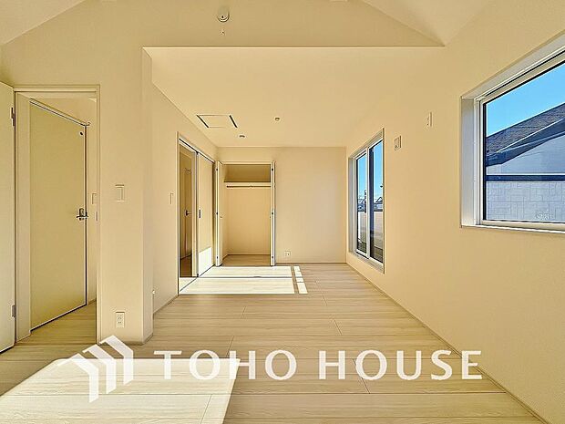 白を基調とした室内は、明るい住空間を造り出すだけでなく、清潔感をもたらしてくれます。