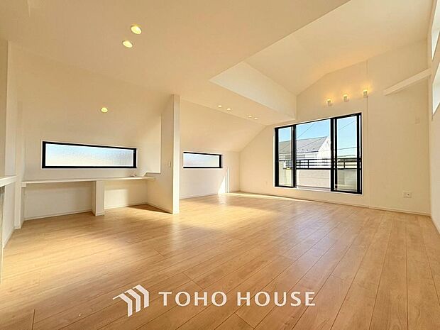 ホワイトナチュラルのテイストが、自然体で過ごせる心地良さ生み出しています。