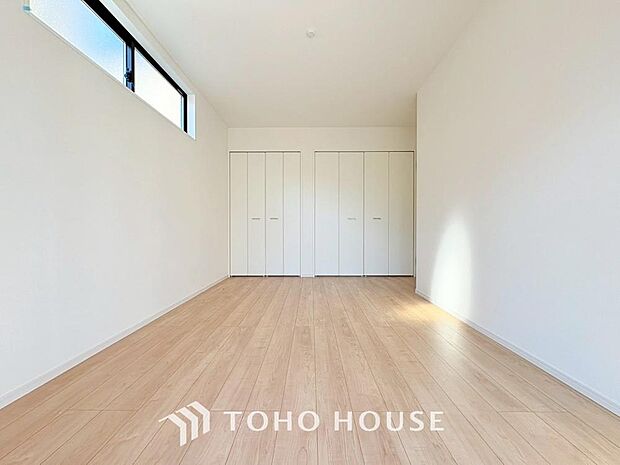 快適な光を取り入れ、心地よい風を取り入れます。心と体をゆったりと安らげる寝室。