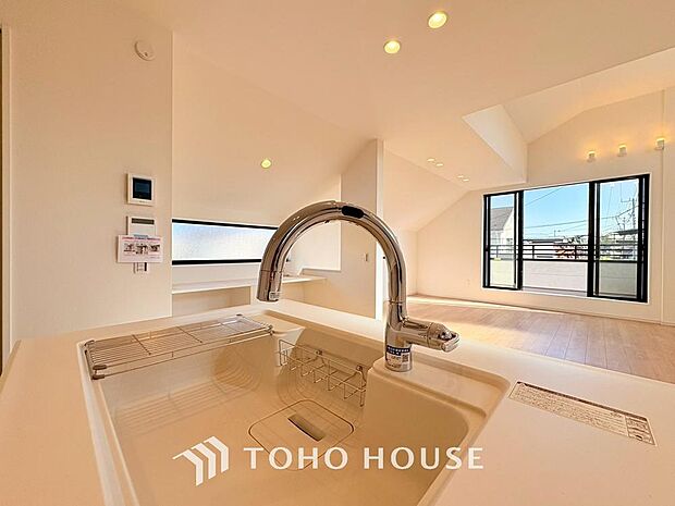 浄水器ボタンひとつで浄水と原水に切り替えられる浄水器一体型水栓を使用。