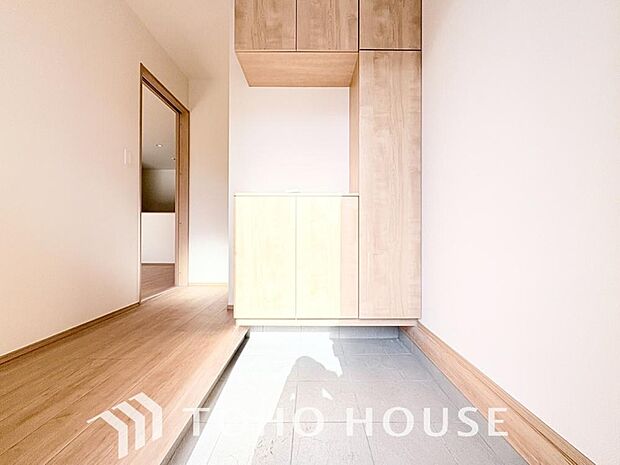 毎日みんなを見送り、そして迎え入れる場所だから。帰りたくなる家をテーマに設計した、自慢の玄関です。