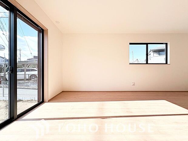 「家族がいちばん」朝は爽やかな日差しを浴びながら、家族みんなでおいしい朝食。昼下がりには読書やお昼寝でもしながらのんびりと過ごすひと時…。家族が集まる空間を、一番明るい空間に。