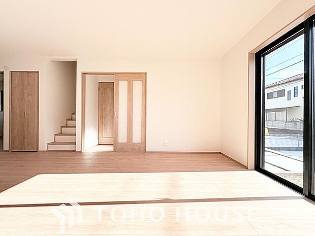 作り手の「気持ちの良いリビングでお過ごししていただきたい」という思いを感じさせます。