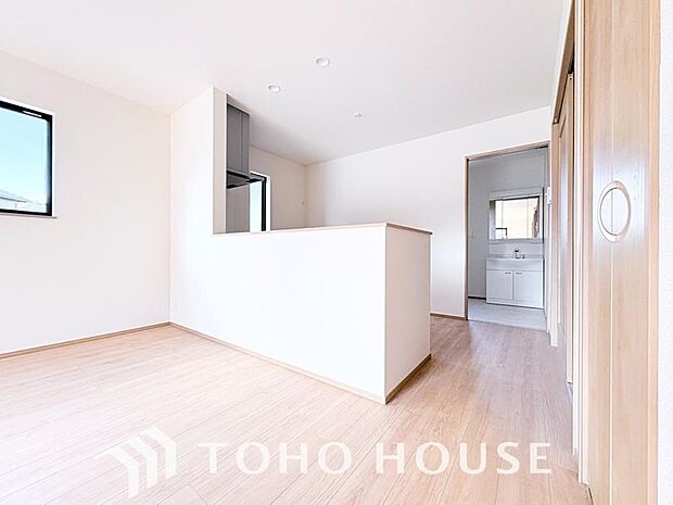 広々キッチンを採用。みんなで作った料理を召し上がりながらの会話は、どのような物になるのでしょうか。