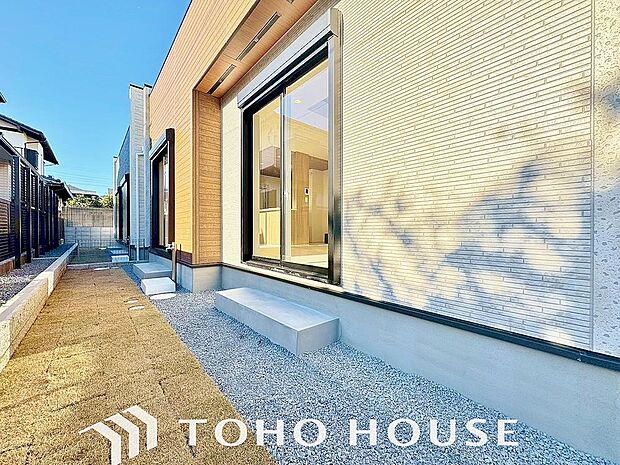 めまぐるしく過ぎ行く日々の中で、休息と癒しを提供してくれる空の下のプライベート空間があります。