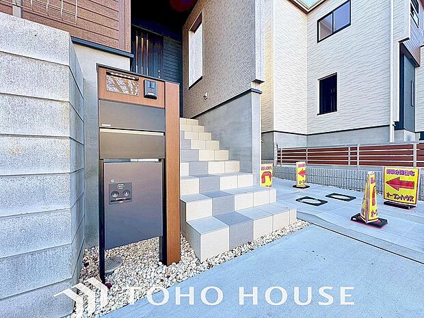 留守でも荷物が受け取れるため、共働きで昼間の宅配物の受け取りが困難な世帯や、インターネットショッピング等の通信販売をよく利用する人にニーズが高まっている。