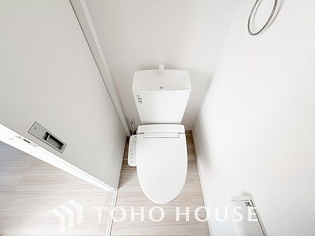 清潔な空間であって頂けますように、目に留まるだけではなく、汚れをふき取り易いフロアと壁紙をチョイス。