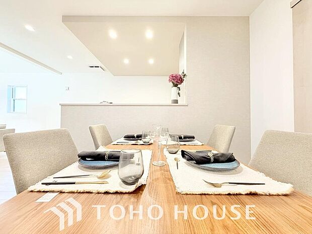 家は、ただ生活する場ではなく、笑顔の毎日、安らぎの日々のために、暮らしを愉しく、快適にする場所。