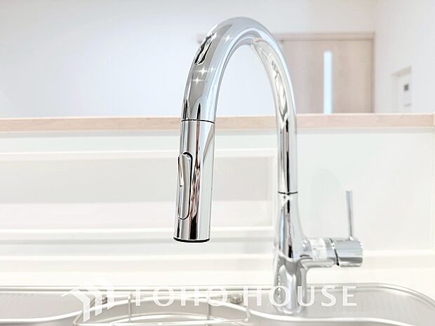 クリアな水が毎日使え見た目にもスマートな浄水器一体型。お料理などで安心して使える人気の機能です。