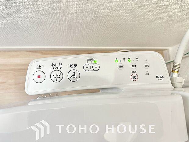 毎日使うトイレには快適な温水洗浄便座を完備しています。清潔感のあるプライベート空間で日々の生活に心地よいゆとりをプラス。毎日の暮らしをさらに一段と快適にしてくれる、嬉しいこだわり設備仕様の住まいです。
