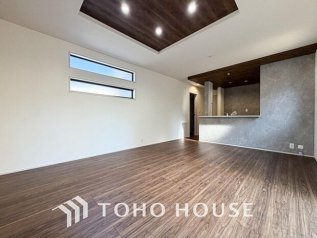 作り手の「気持ちの良いリビングでお過ごししていただきたい」という思いを感じさせます。