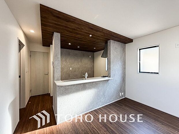 お料理の上手な方が、独壇場でお料理の腕を披露するスタイルに向いているキッチンです。