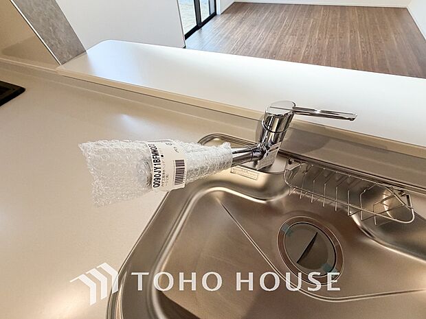 浄水器。ボタンひとつで浄水と原水に切り替えられる浄水器一体型水栓を使用。