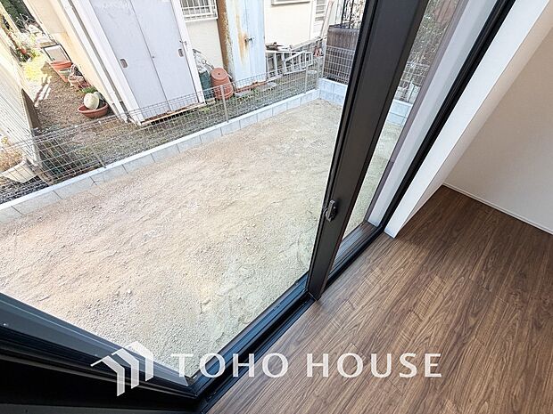 複層ガラスは結露を抑えたり、遮音にも効果を発揮します。