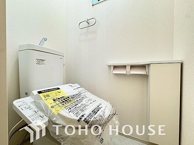 清潔な空間であって頂けますように、目に留まるだけではなく、汚れをふき取り易いフロアと壁紙をチョイス。