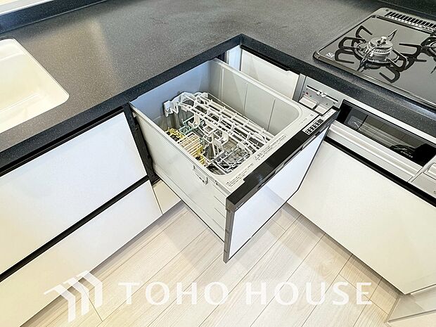 通常の手洗いでは使用出来ないほど高温のお湯や高圧水流を使うことにより汚れを効果的に落とすことができる。