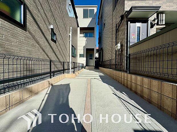 ゆったりとした駐車スペースを確保いたしましたので、大きめのお車でも駐車可能です。