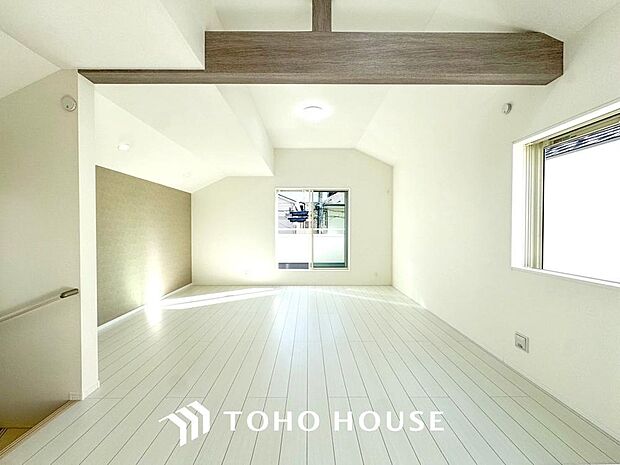 光と風があふれる開放的なリビングダイニングには自然と家族みんなが集まってきます。