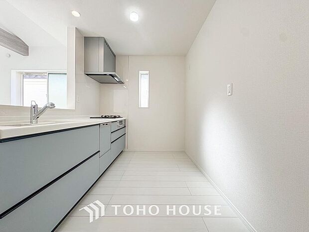 美しく使いやすいキッチン空間。優しい温もりを醸し出すキッチンは料理の為の配慮を随所に注ぎました。