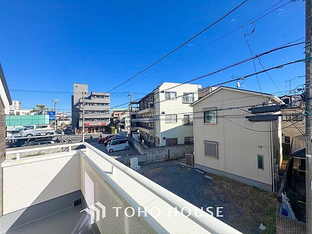 その豊かな眺望にふさわしい空間には、通風・採光にも優れ、心地よい光と風があふれています。