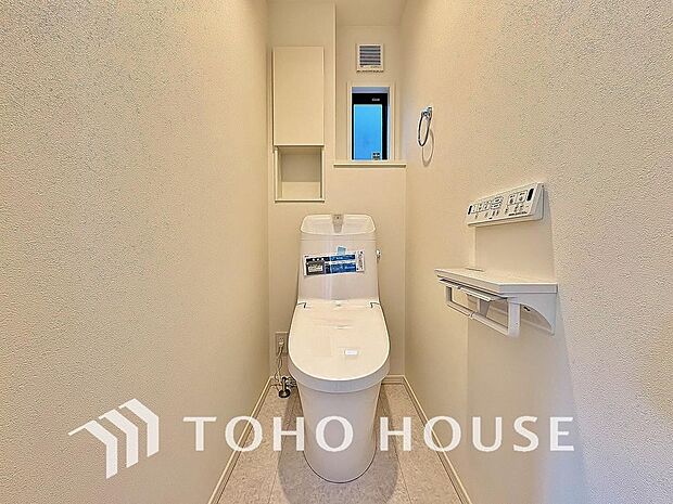 十分な広さと清潔感のあるカラーで纏まったおトイレ。時間に余裕とゆとりを持たせます。