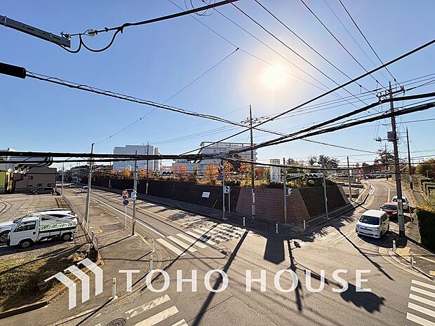 その豊かな眺望にふさわしい空間には、通風・採光にも優れ、心地よい光と風があふれています。