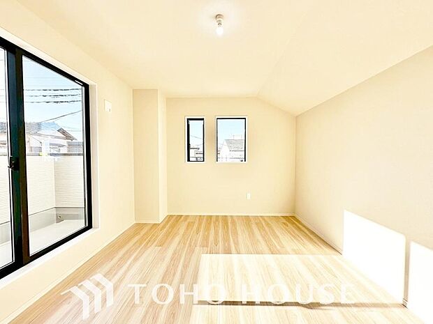 一日の疲れを癒やしてくれる主寝室。時を忘れて過ごす場所として過ごせるお部屋。