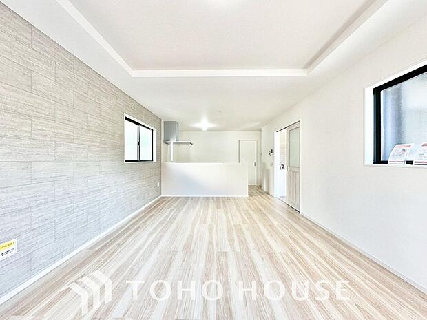 心温まるくつろぎを楽しめるリビングは、静かで落ち着いた癒しの空間となり、家族とゆったり過ごせます。