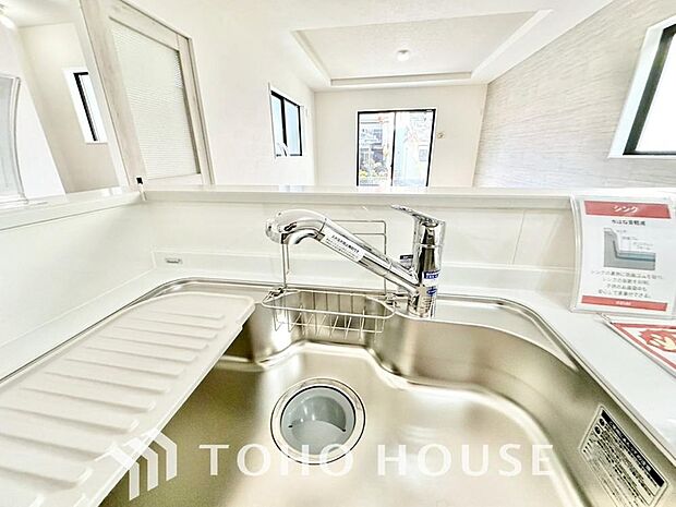 浄水と原水をボタン一つで切り替えられる浄水器一体型水洗。近年主流になりつつある人気の設備です。